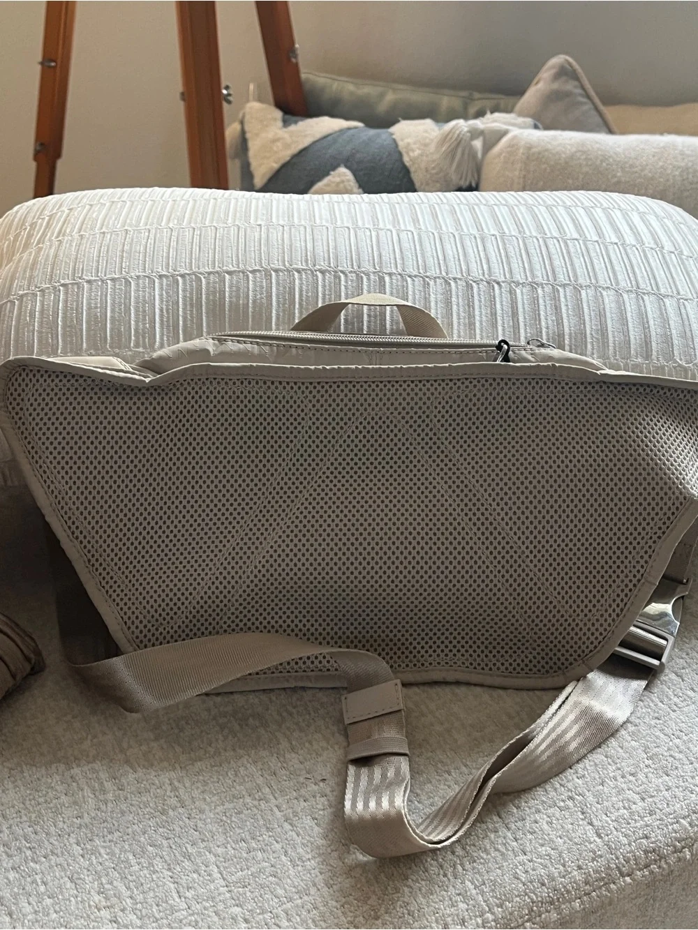 Athleta lightweight shoulder