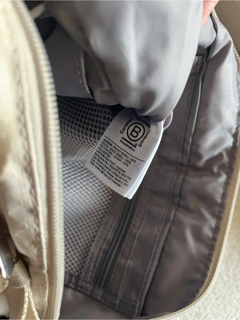 Athleta lightweight shoulder
