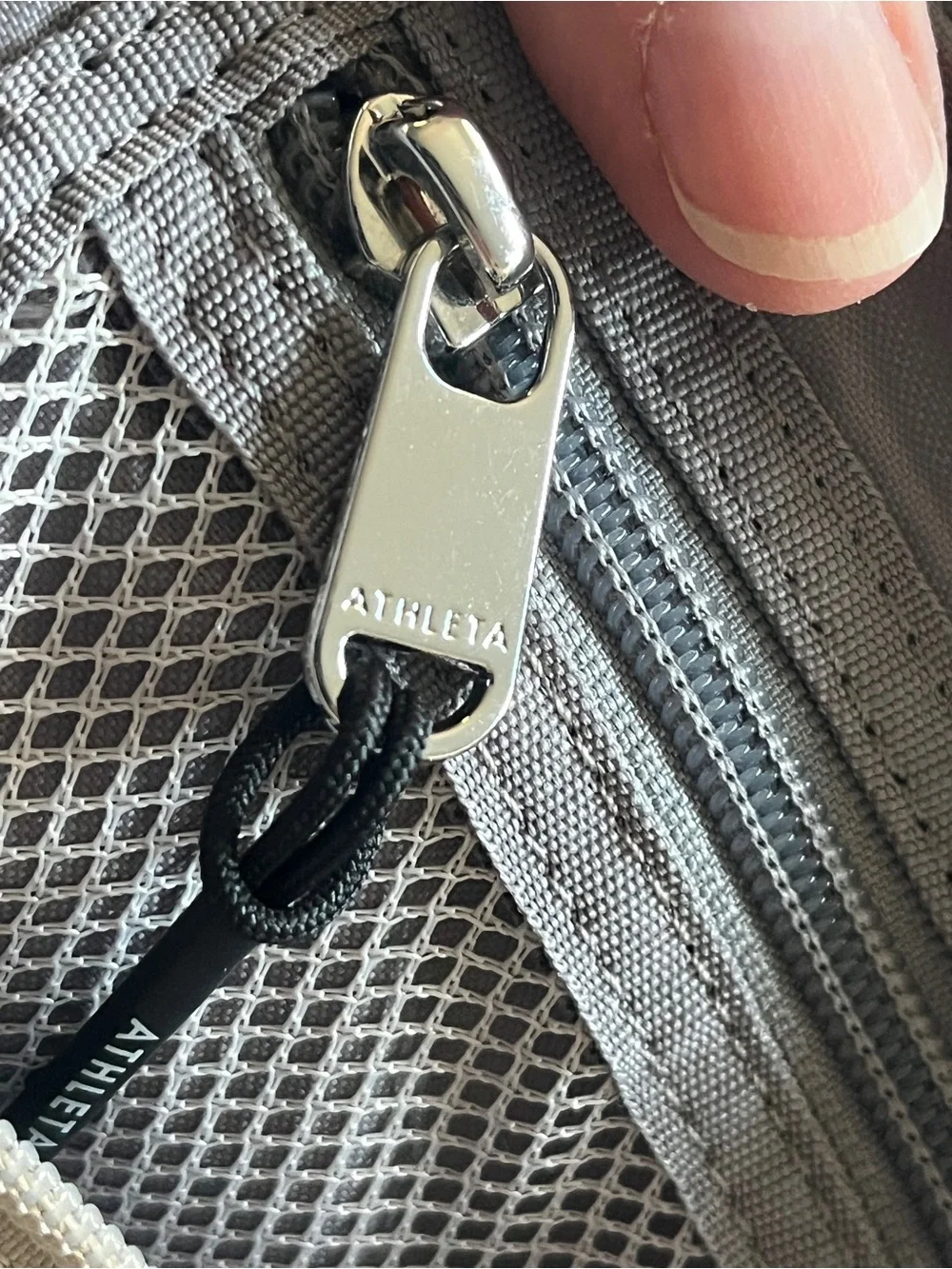 Athleta lightweight shoulder
