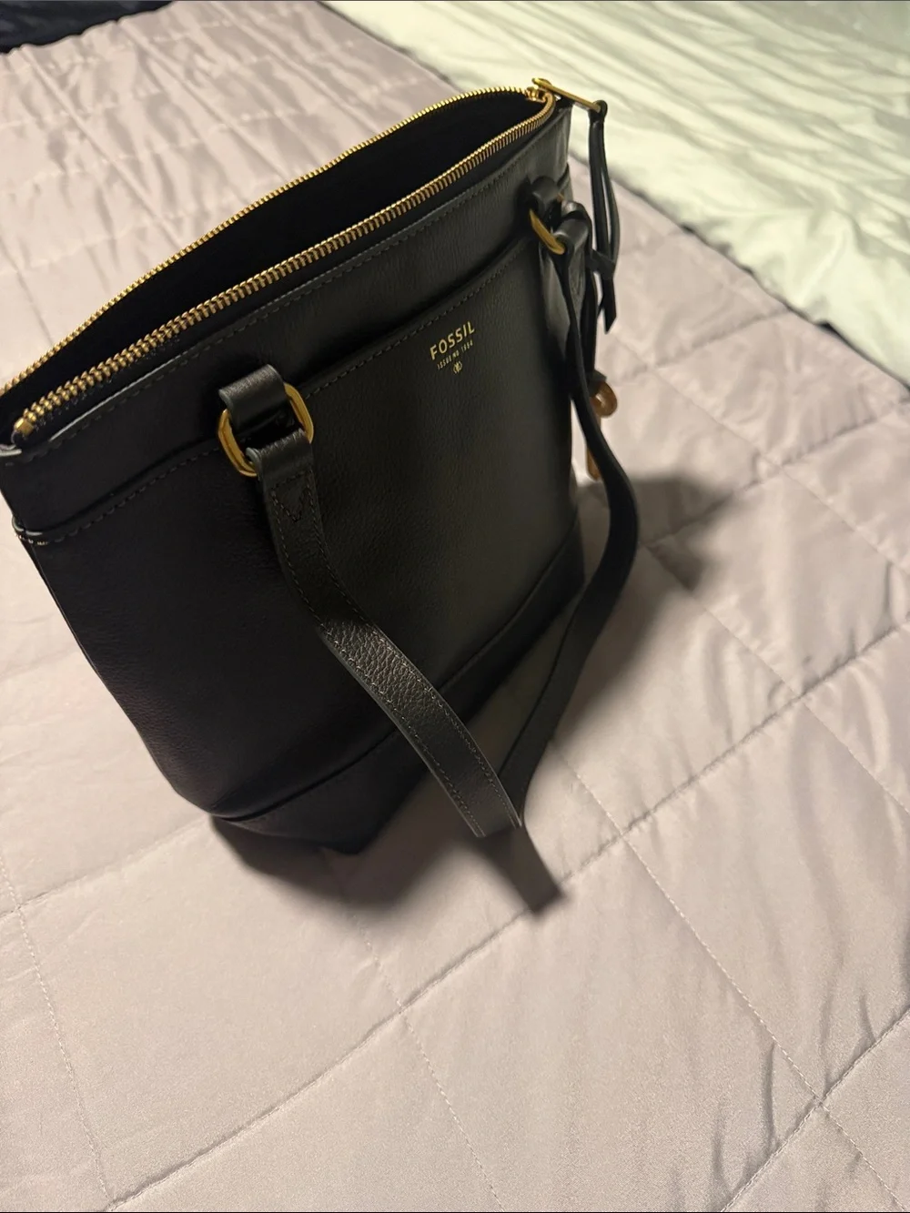Fossil classic shoulder
