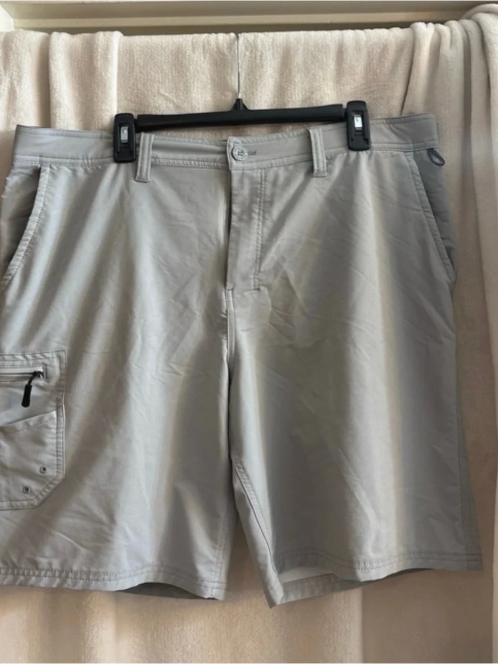 Realtree Fishing Men's Cargo Shorts - Black and Light Gray