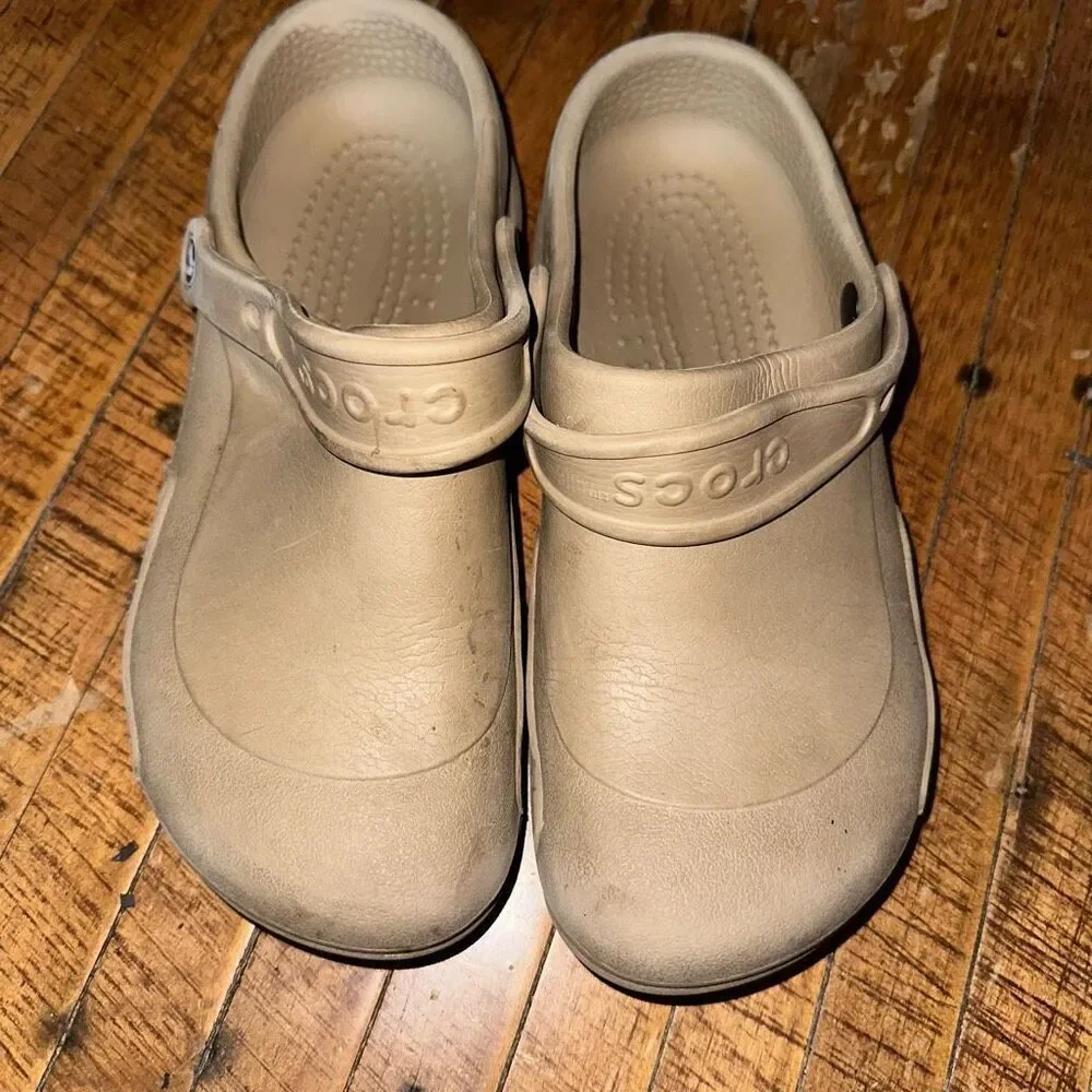 Crocs tan closed toe washable 8/10 rubber slip on clogs