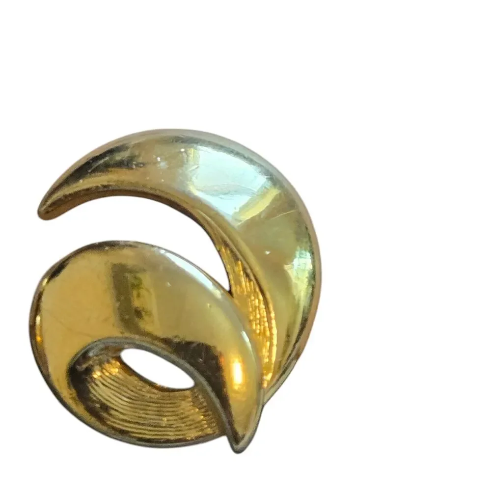Trifari vintage crown