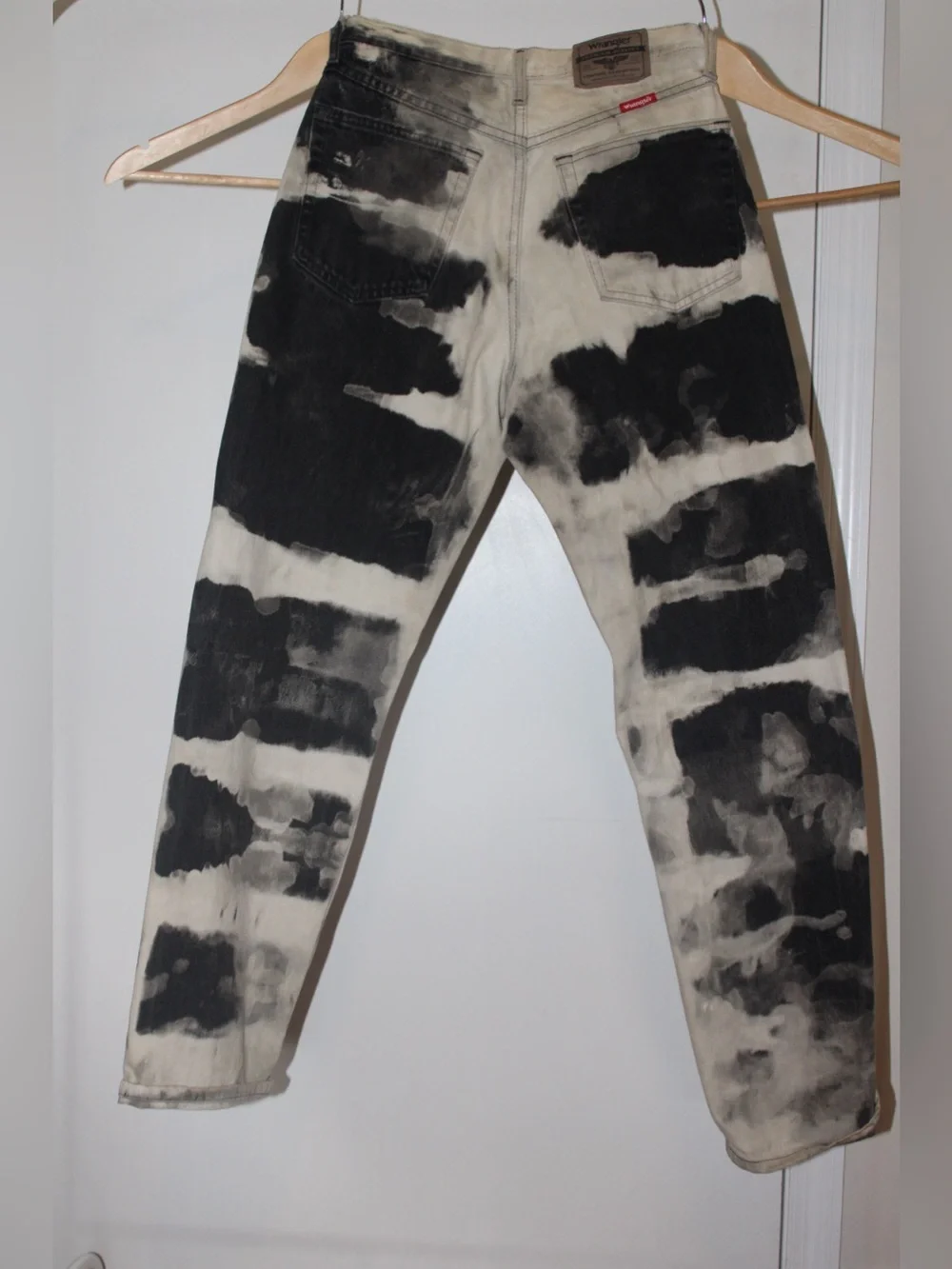 Vintage Men's Black & Cream Tie-Dye Slim Jeans (Wrangler)
