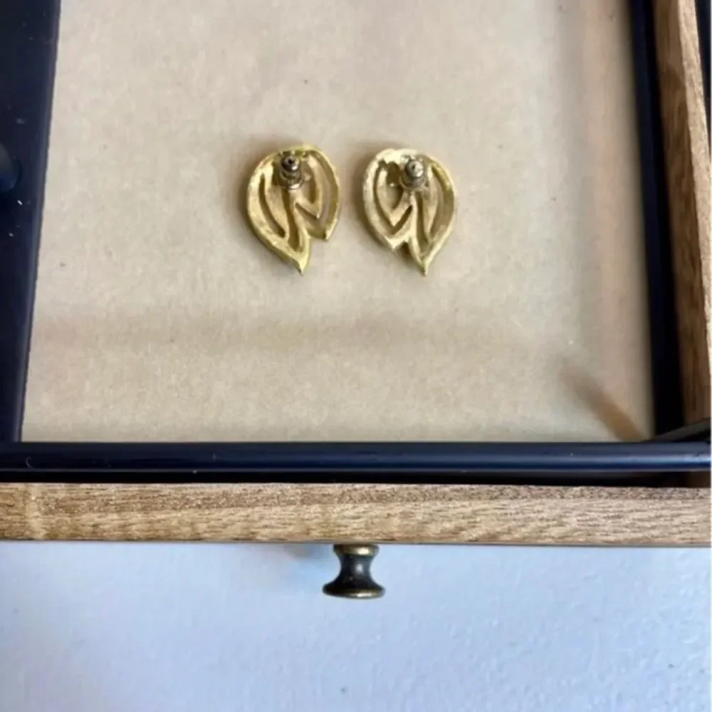 N/A retro gold