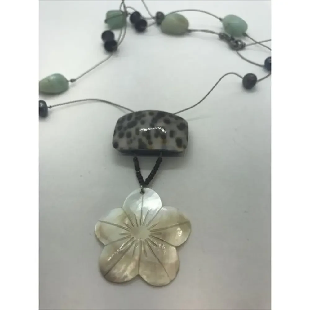 Artisan‎ Cowrie Shell Mother of Pearl Hibiscus  Flower Corded 32
