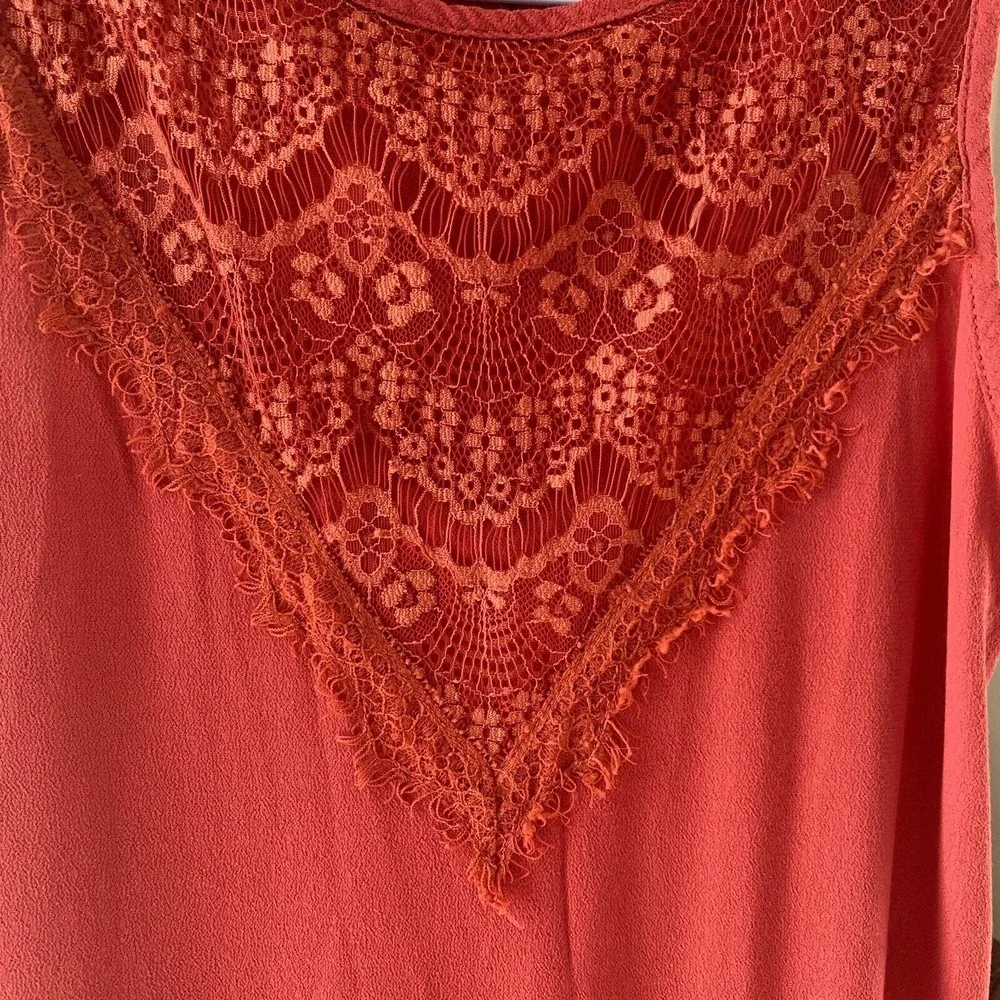 eyeshadows Lace Accent Tank Top Sleeveless Casual Blouse Coral Orange SM‎