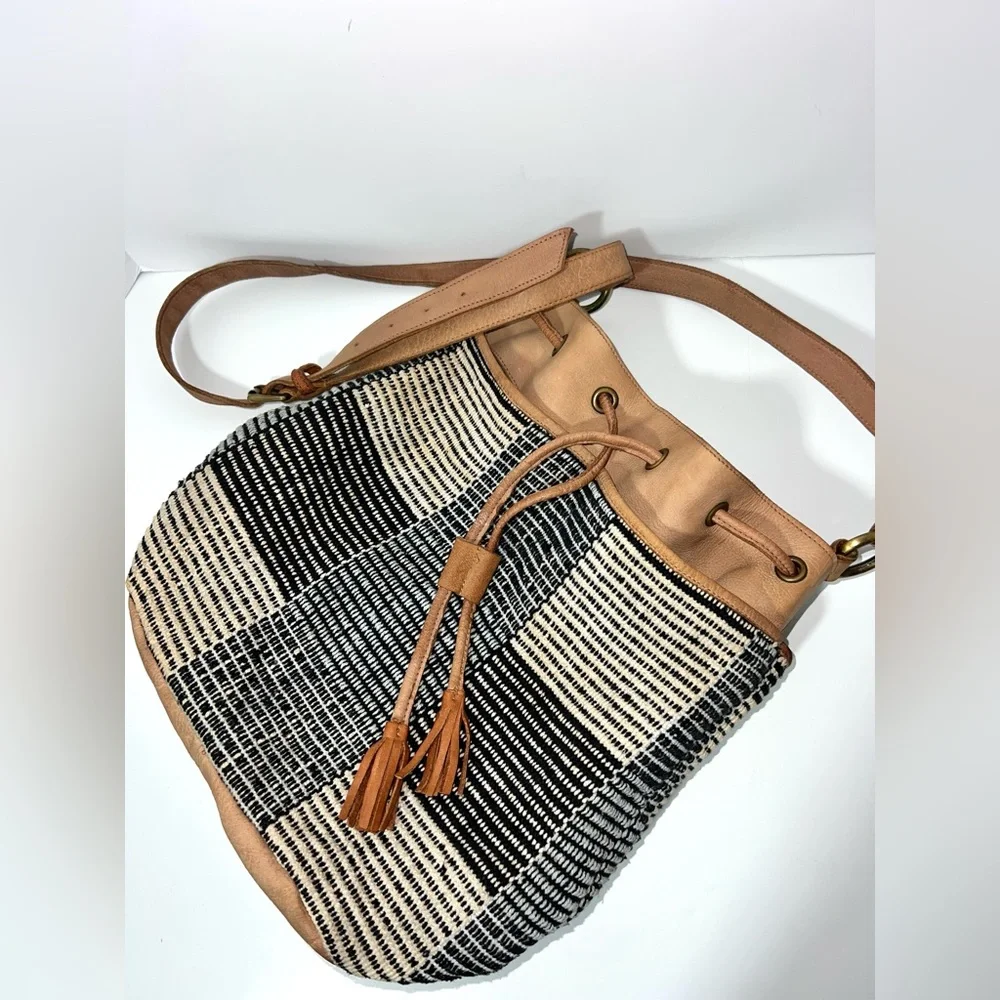 Anabaglish cross body