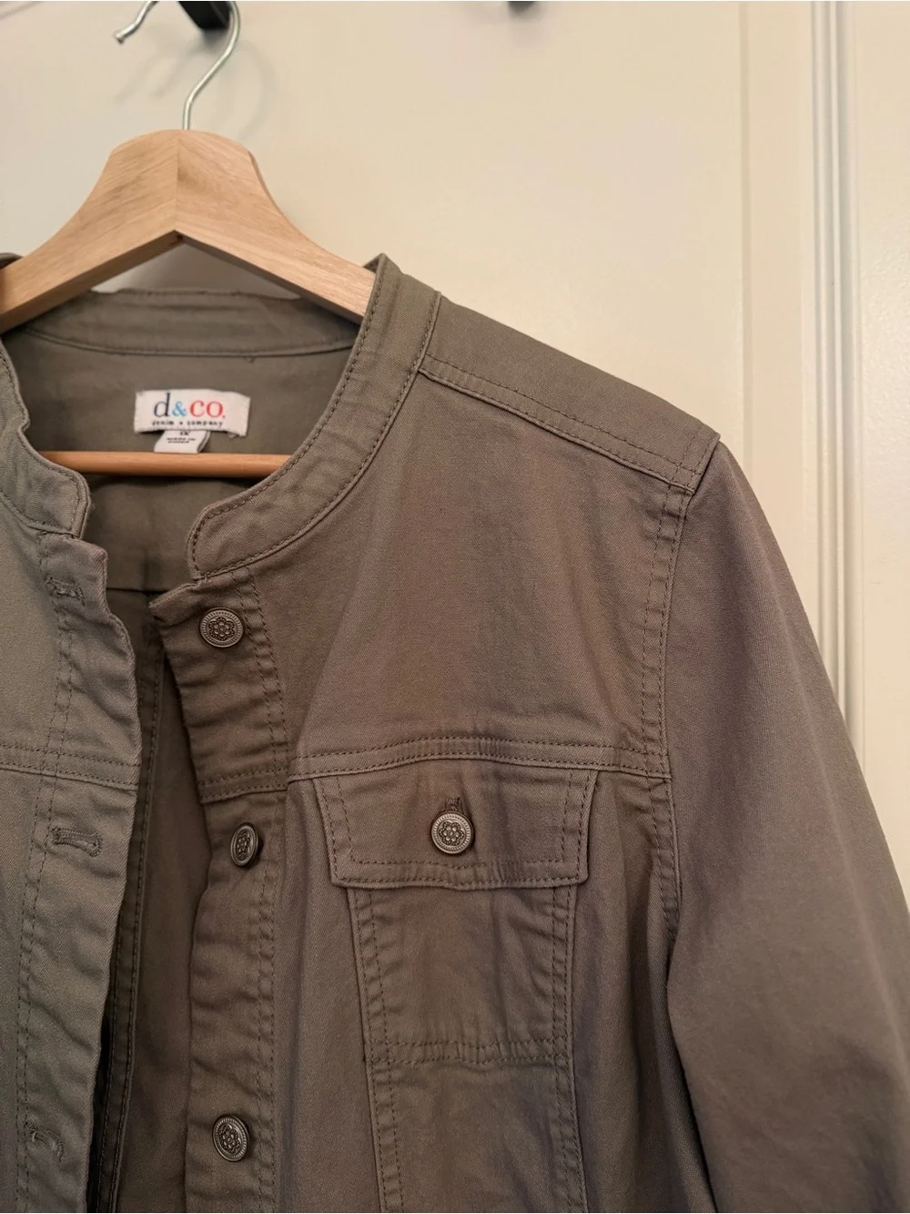 d&co women collarless