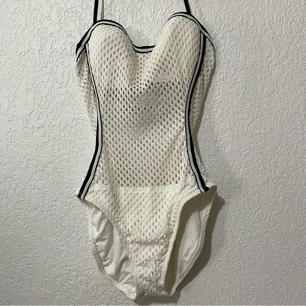 Robin Piccone white black