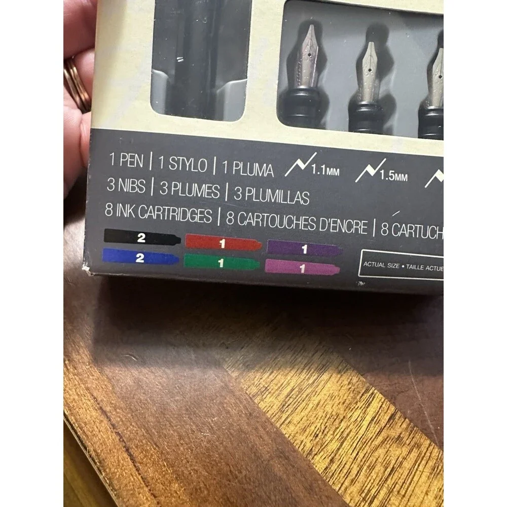 Speedball Calligraphy Set Incomplete Missing one of the ink cartridges