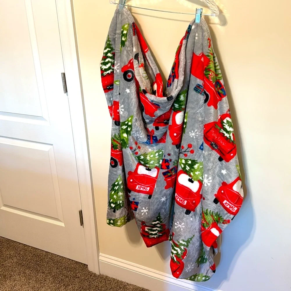 Holiday Red Truck Christmas Blanket Throw / Brand NWT-never used / 60X70 inches