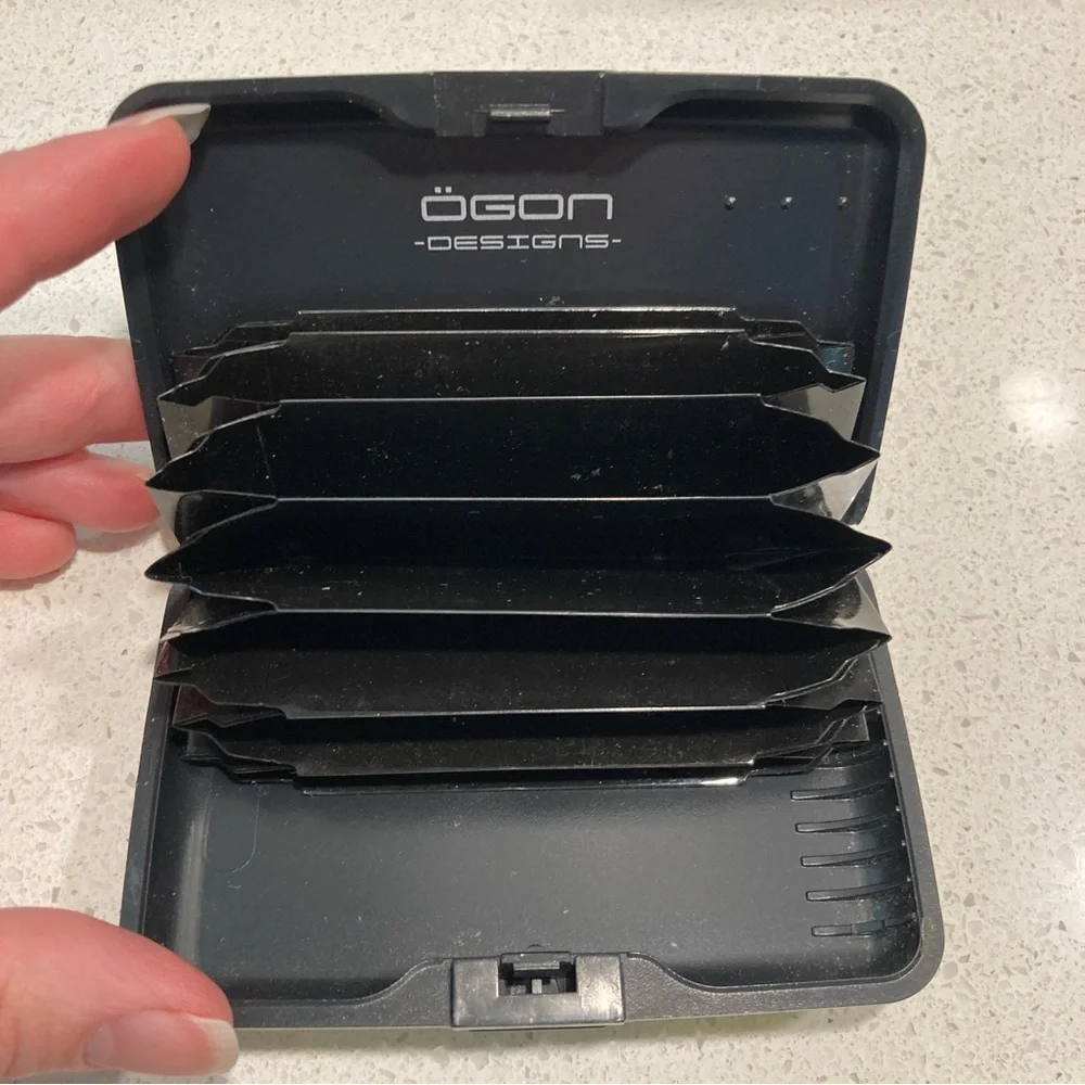 OGON designs vintage Stockholm Smart Case Card Holder