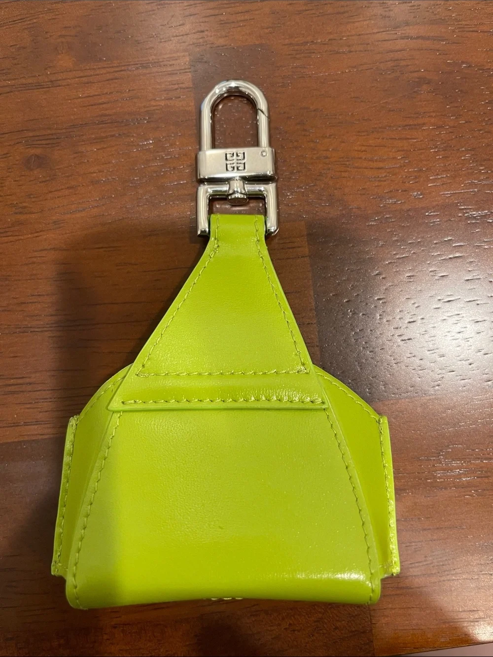 Givenchy pic accessory