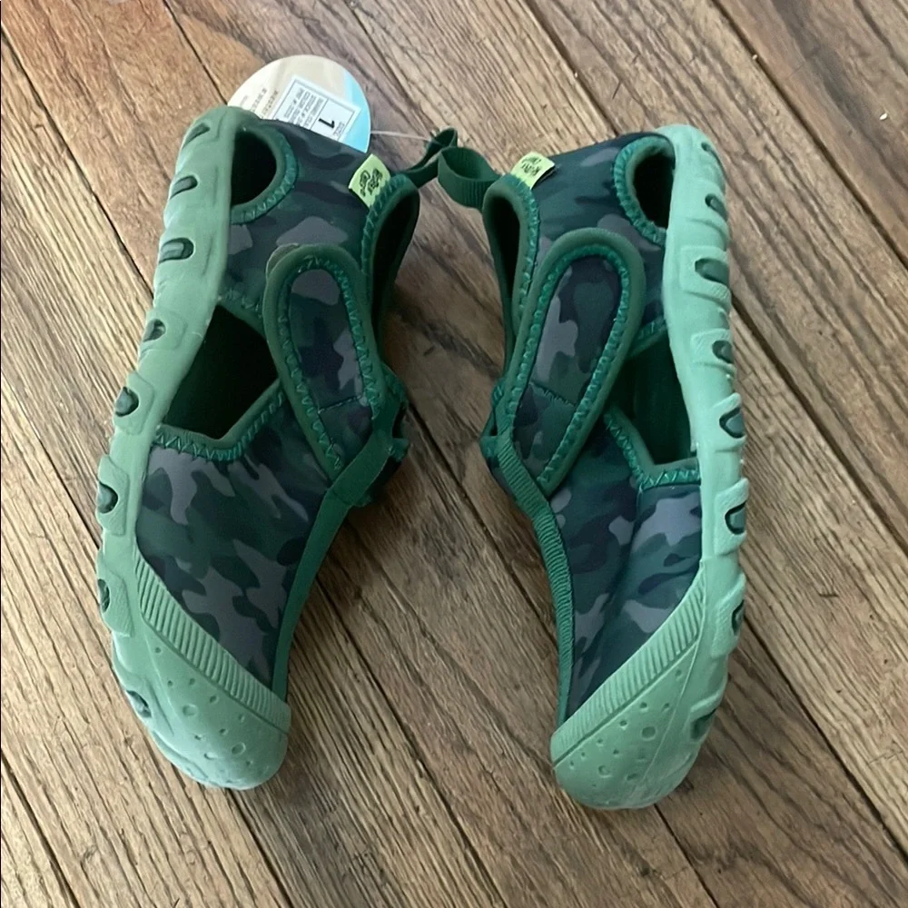 NWT Western Chief Kids' Green Camo Shoes
