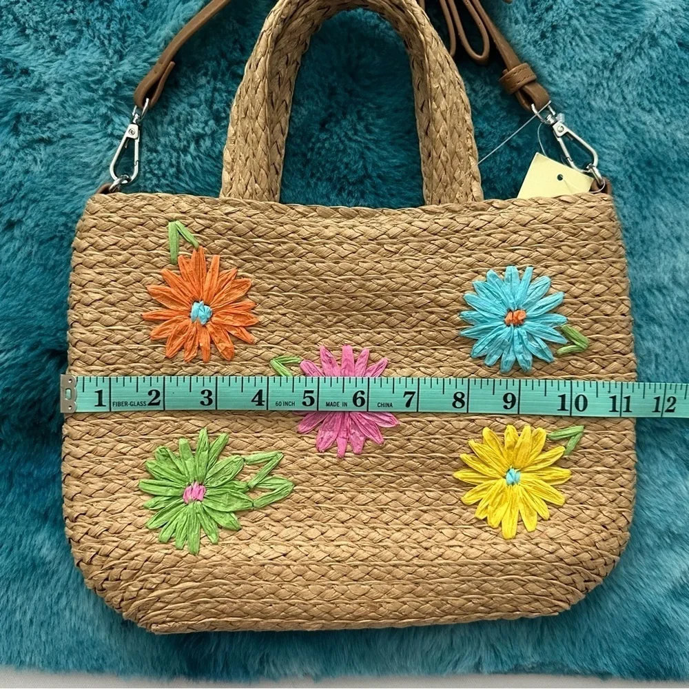 Collectioneighteen elevate floral featuring