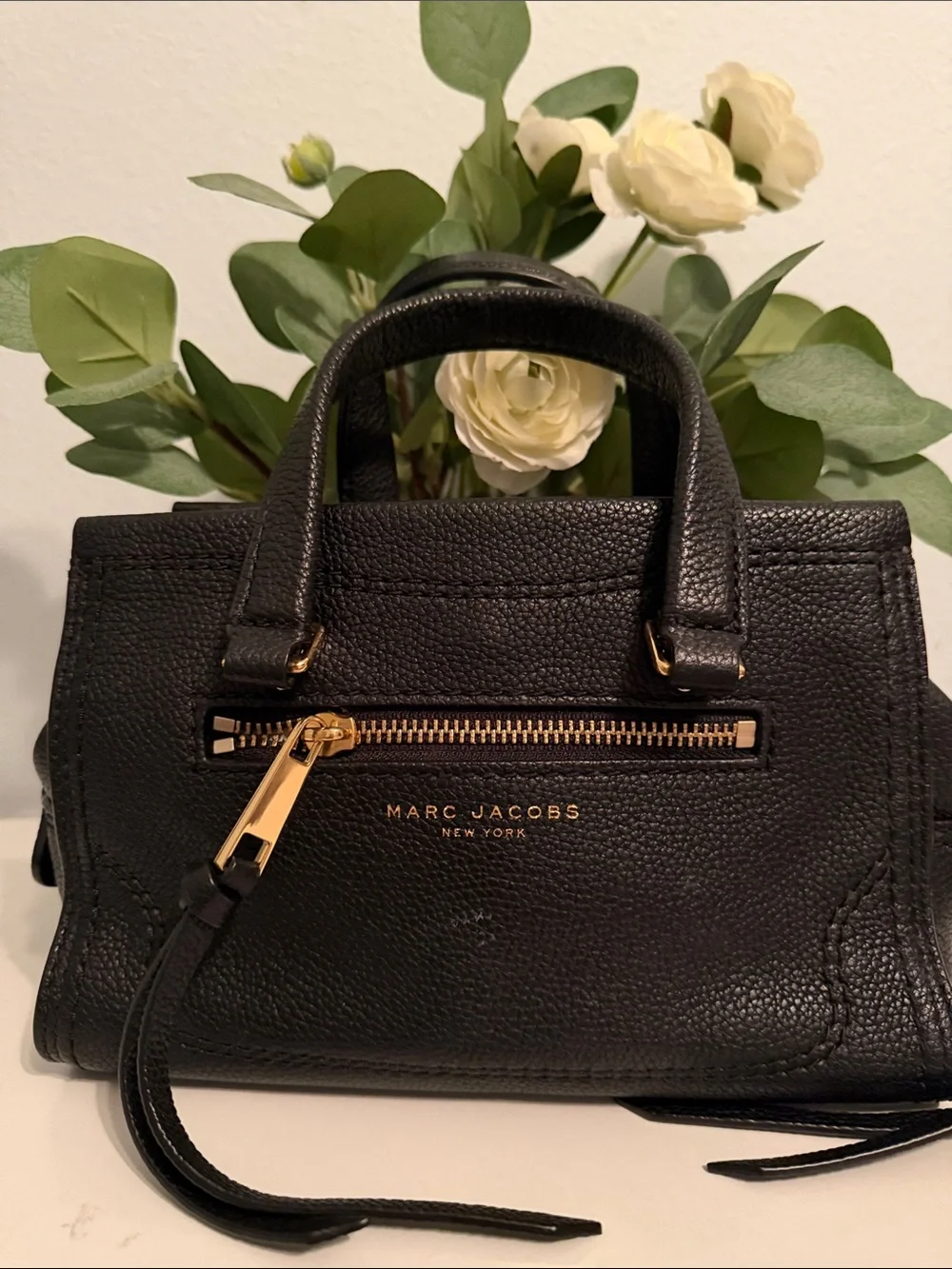 Marc Jacobs more pebbled compact