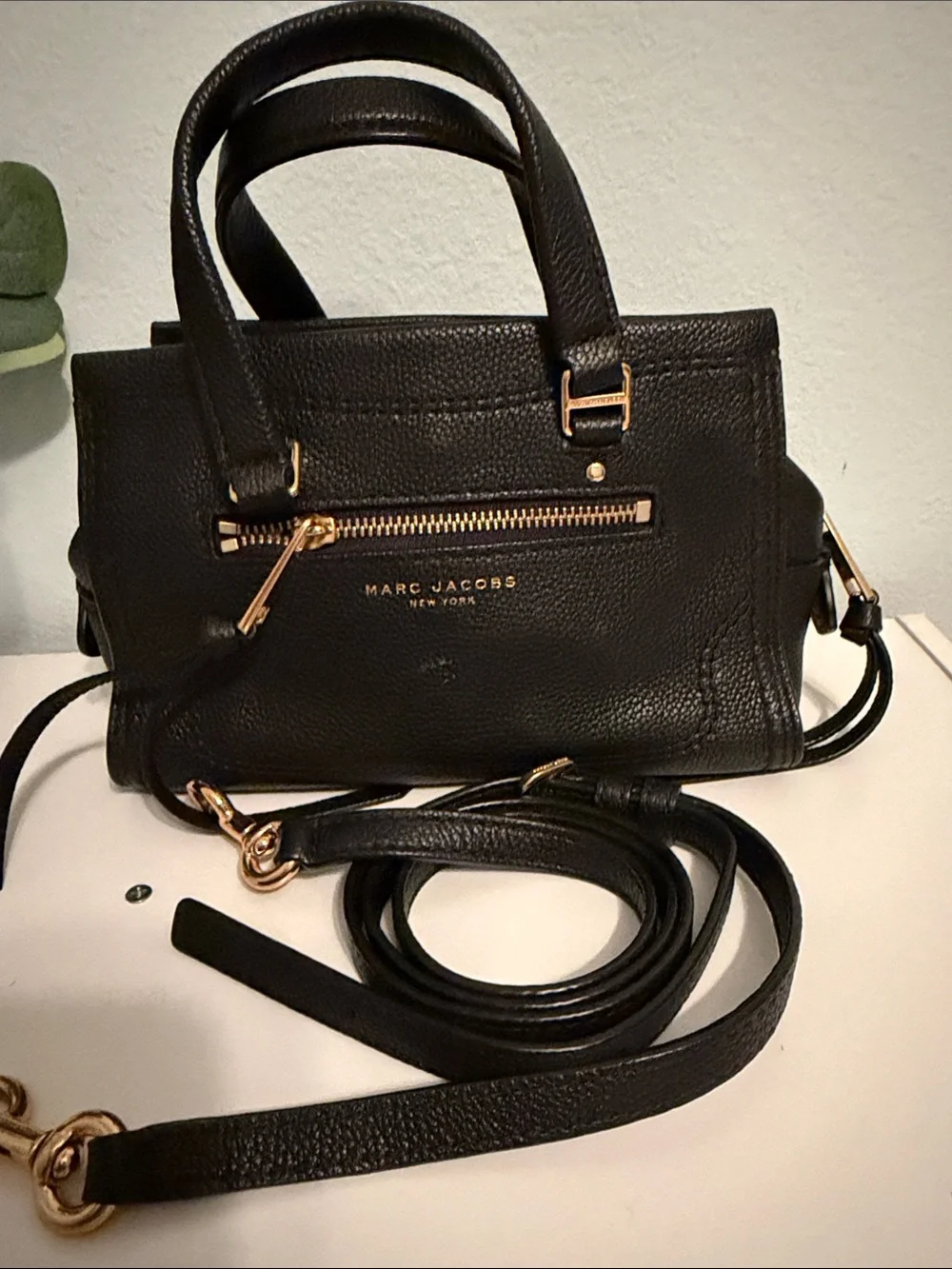 Marc Jacobs crossbody strap