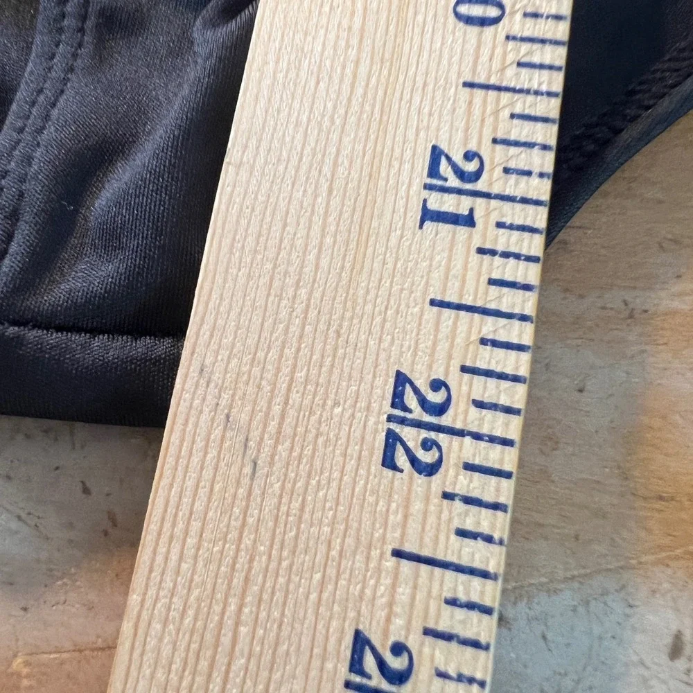 Unbranded measurements pit