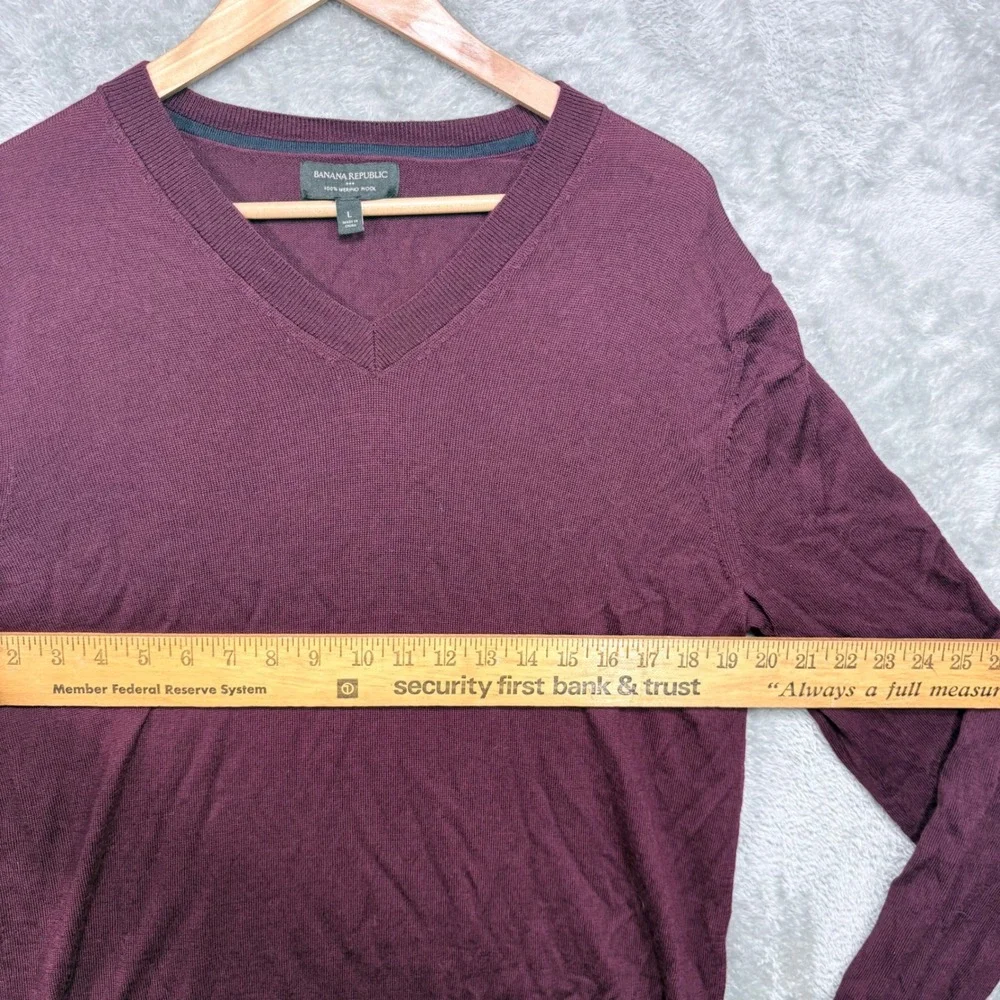 Banana Republic V-Neck Sweater Mens Large Burgundy 100% Merino Wool Long Sleeve