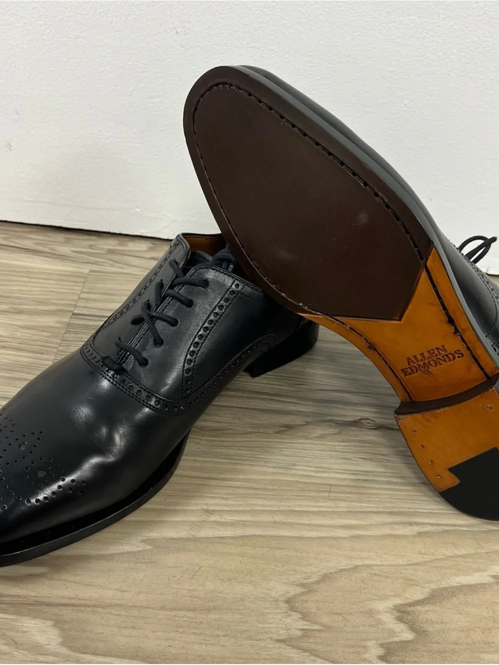 Allen Edmonds Siena Medallion Lace Up Oxford Shoes Black Men’s Size 9 NWOB $369
