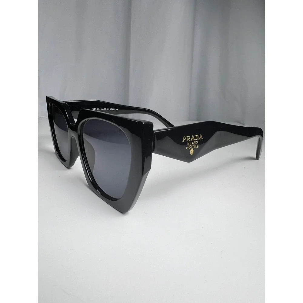 Prada symbole geometric