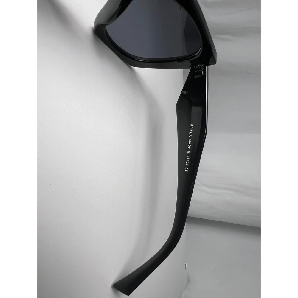 Prada symbole geometric