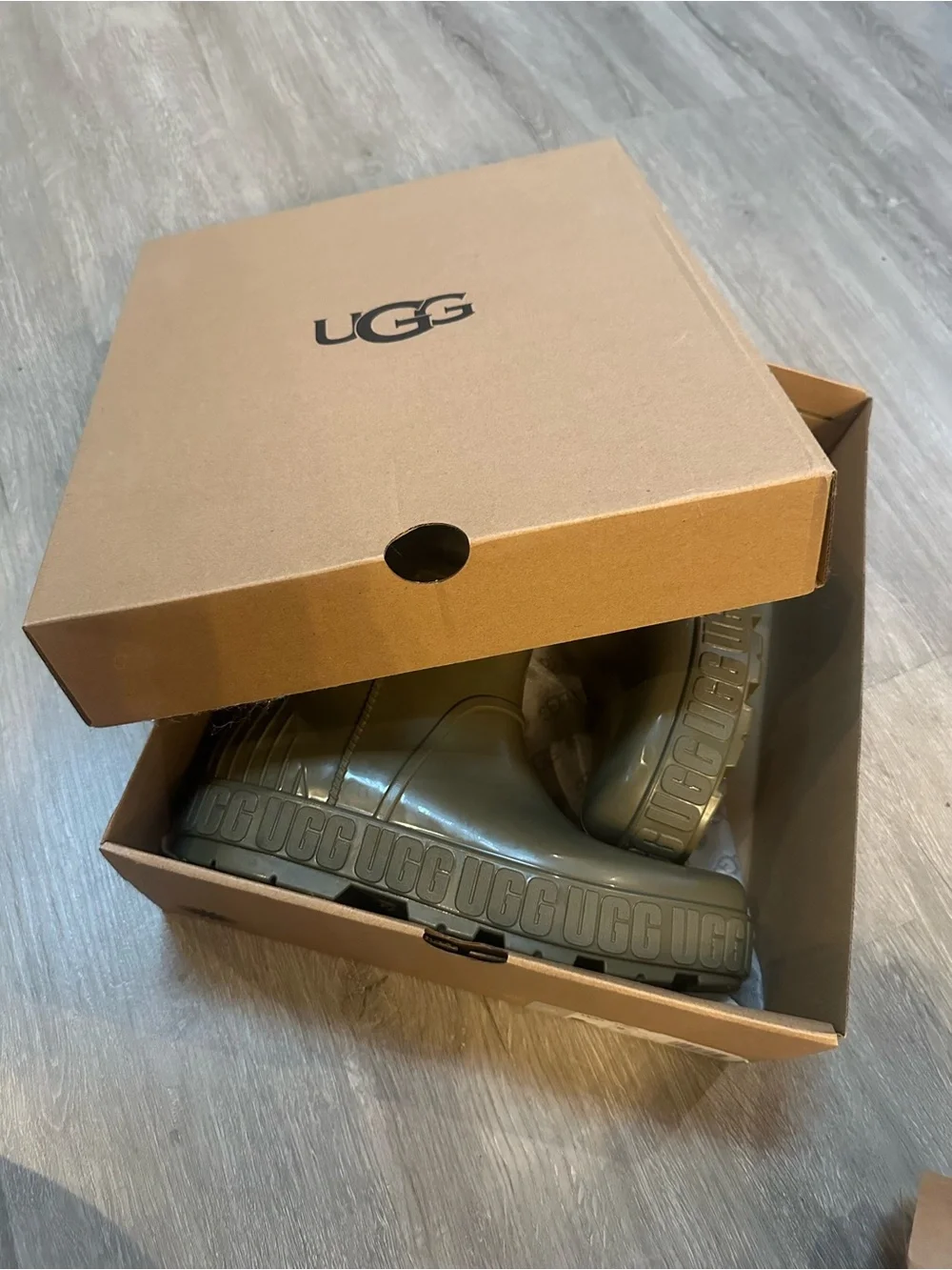 UGG chelsea style