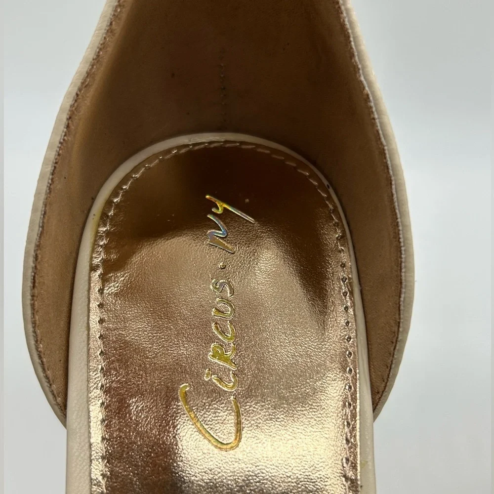 Circus by Sam Edelman make bold
