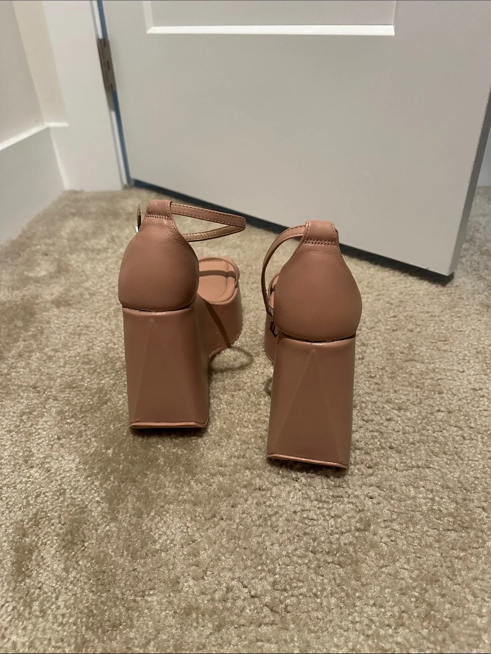 Schutz 7B nude ankle strap