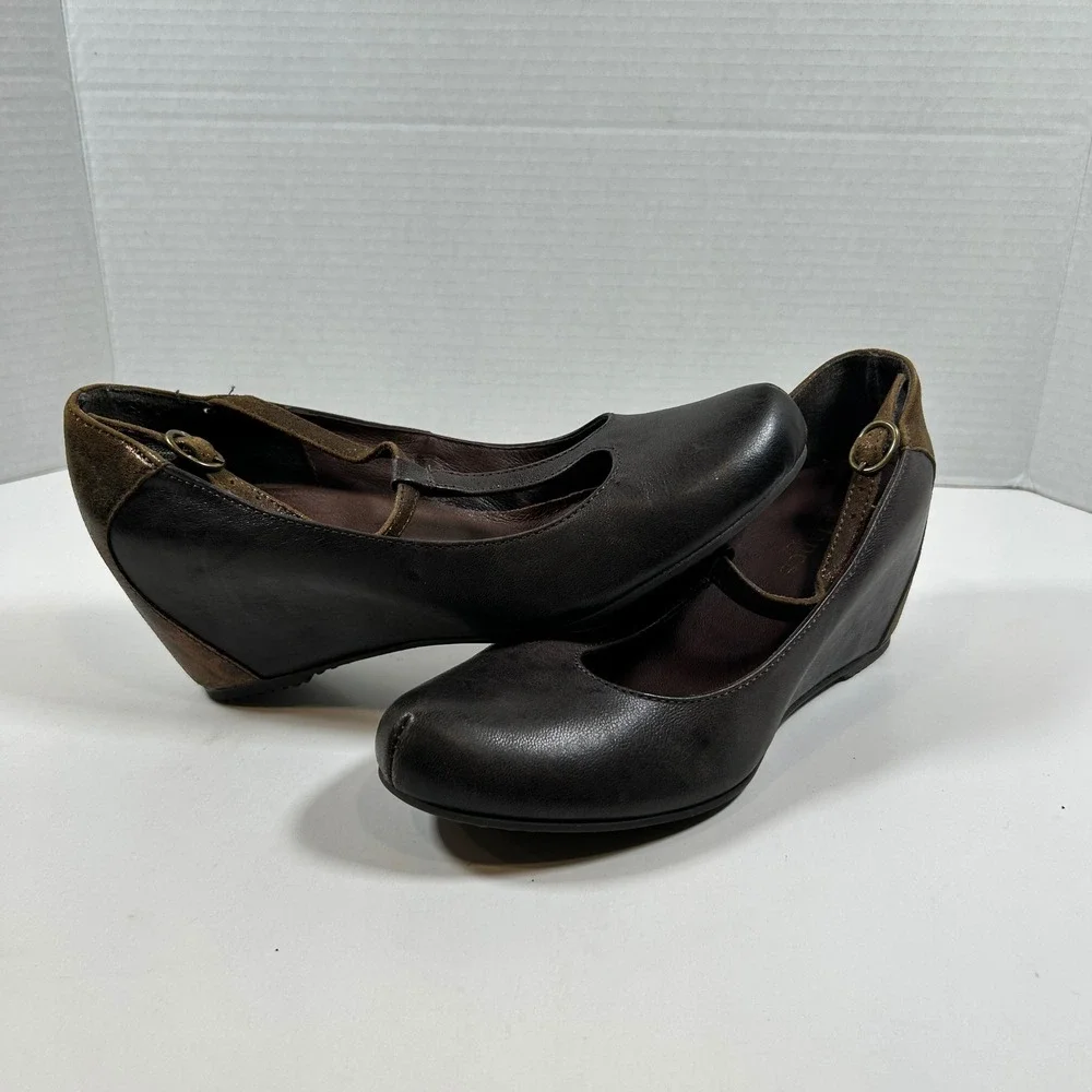 Sundance Shoes Womens 37 Brown Leather T Strap Mary Jane Wedge Pumps Italy