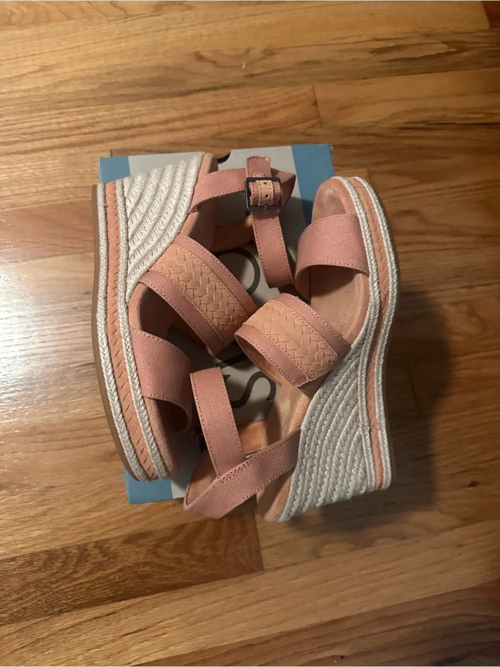 Toms stylish tan