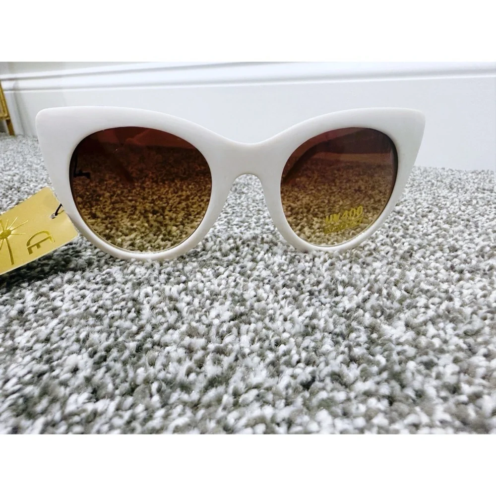 Celebrity Eyewear fun pair