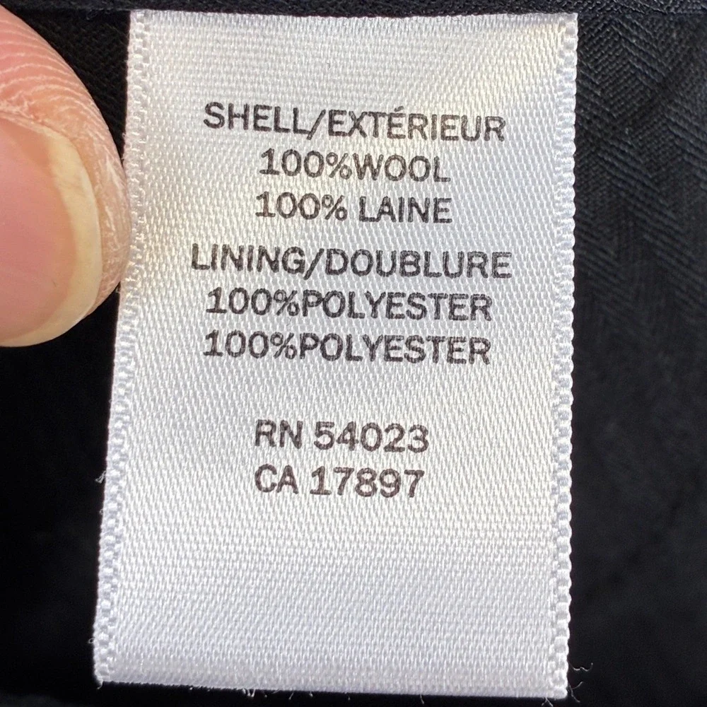 Banana Republic no visible