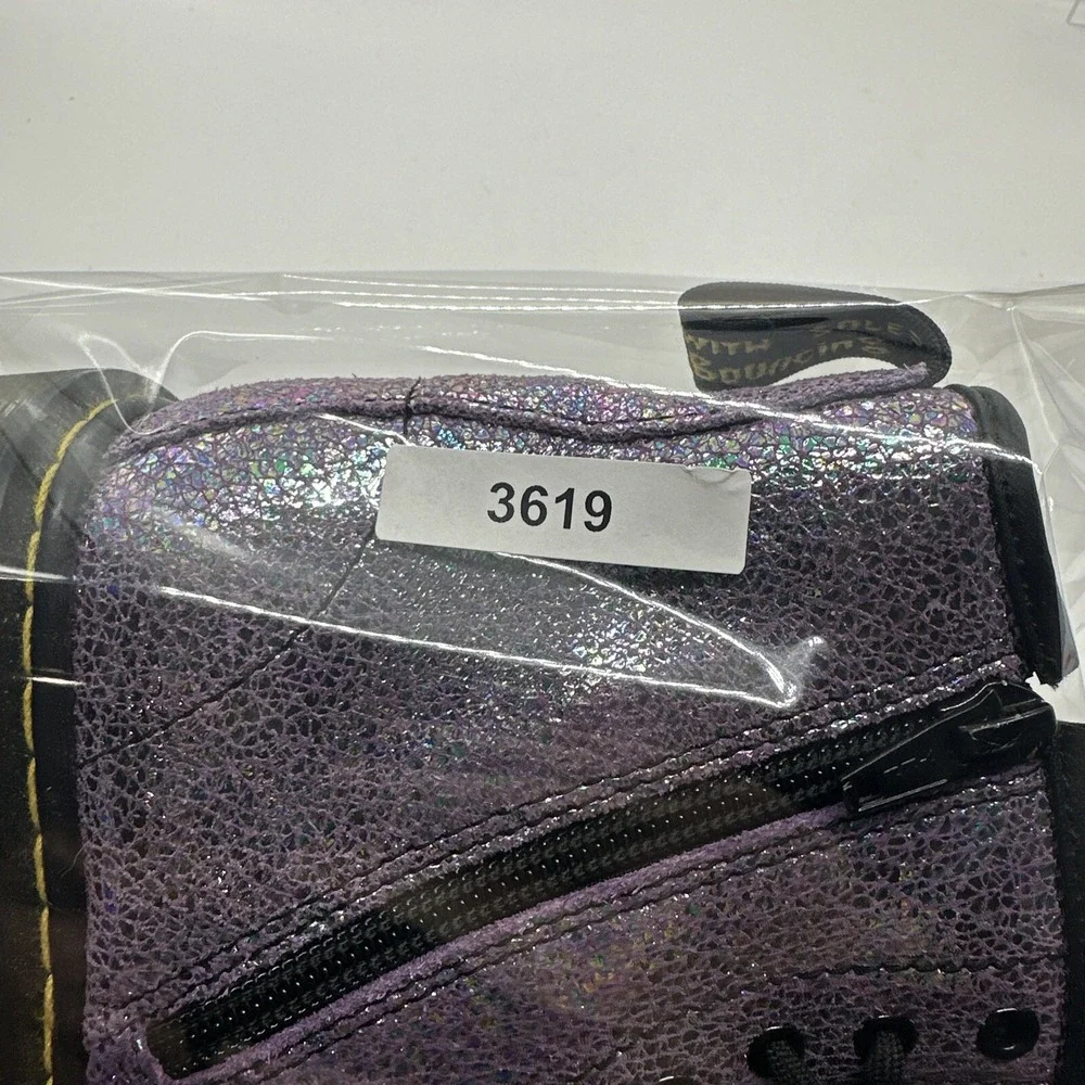 Dr. Martens moderate light