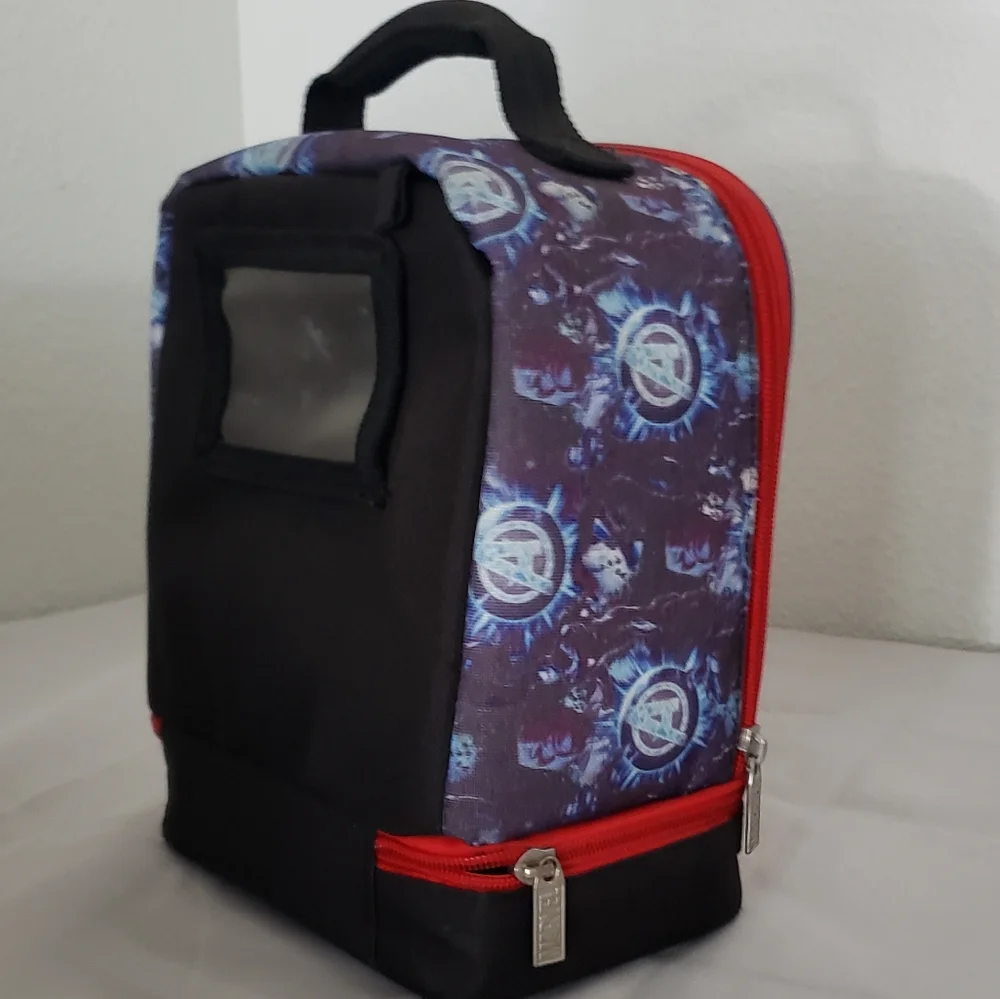 Marvel Avengers Zippered Two compartnent kid's Lunchbag in EUC