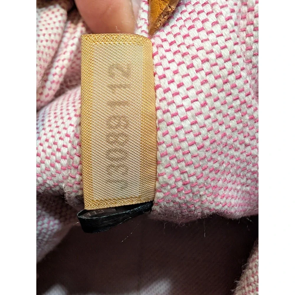 Dooney & Bourke please note