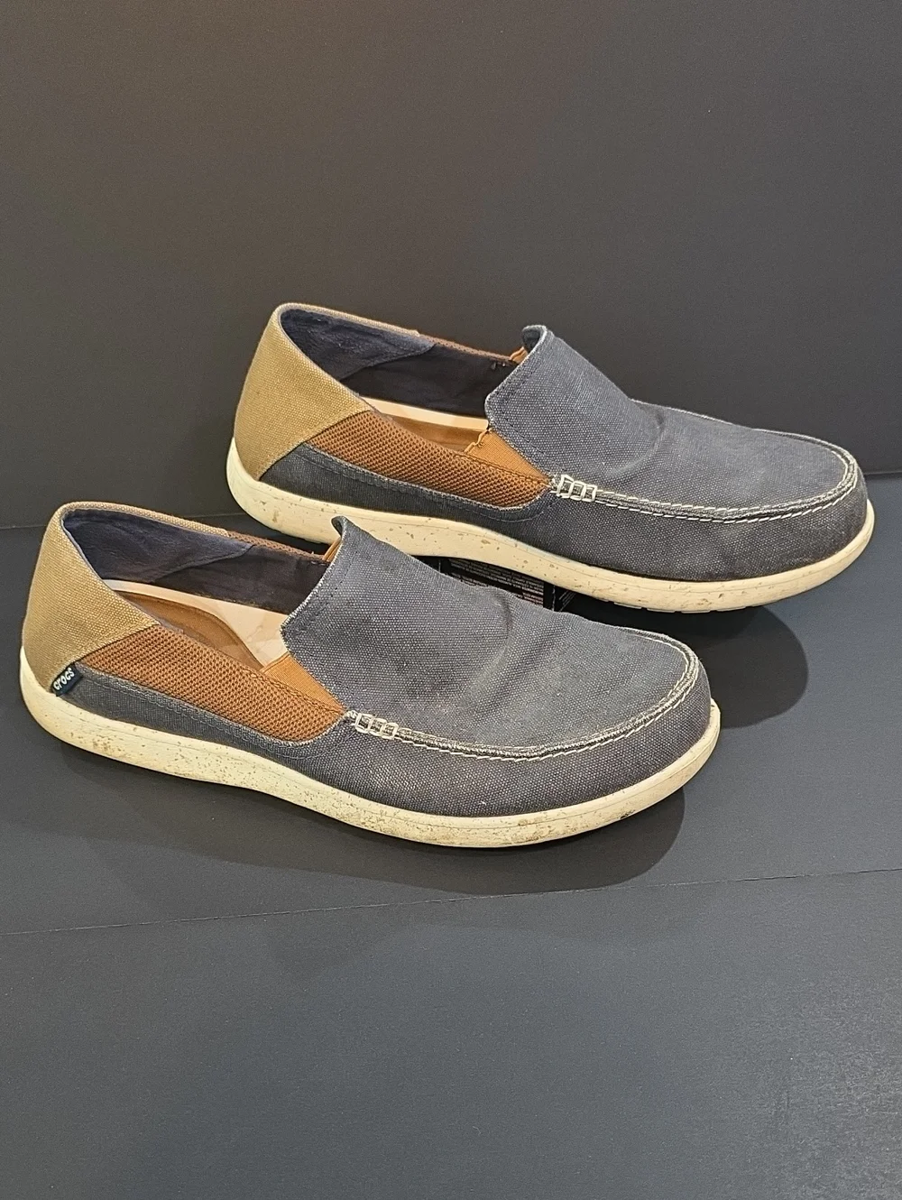 CROCS Santa Cruz 2 Men's Slip-On Loafers in Gray and Brown Size 13