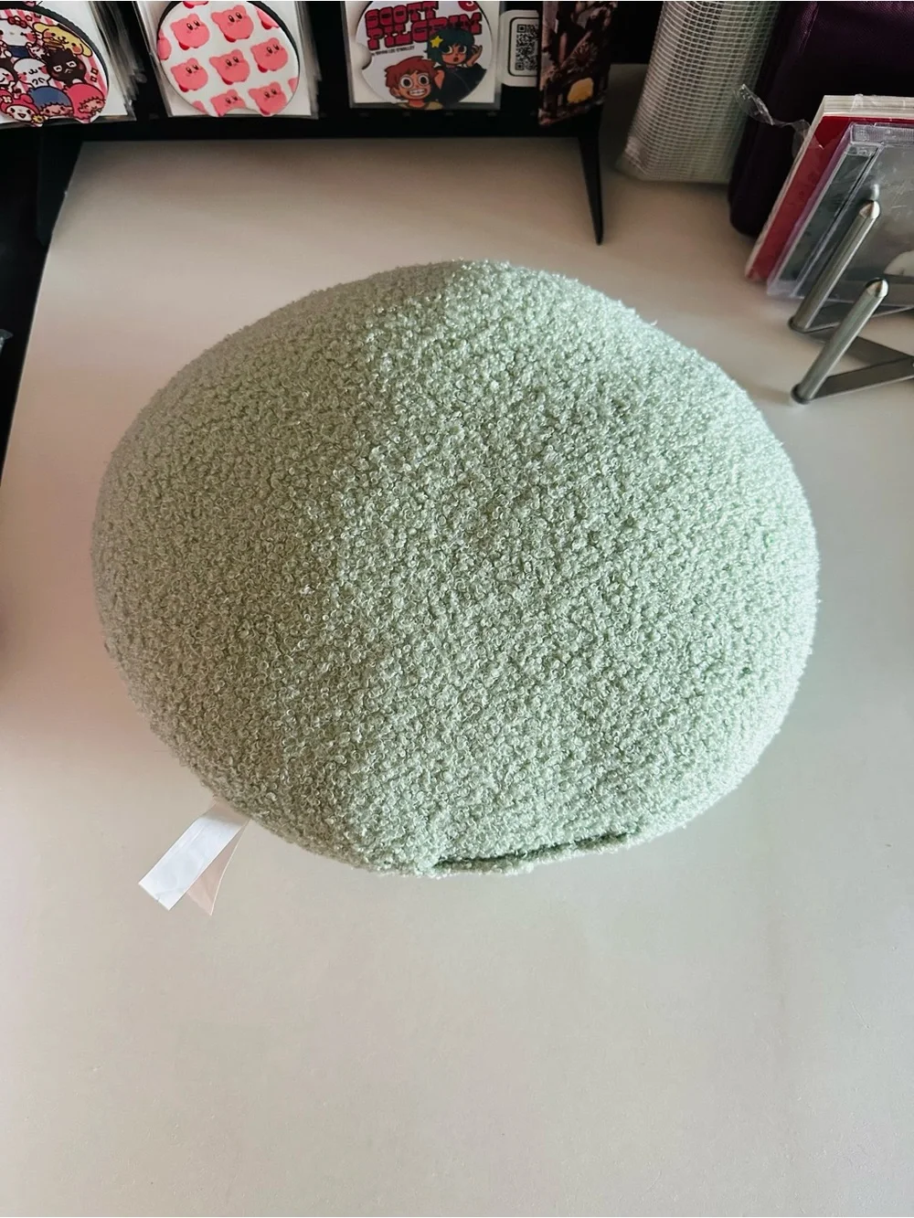 None soft bouclé