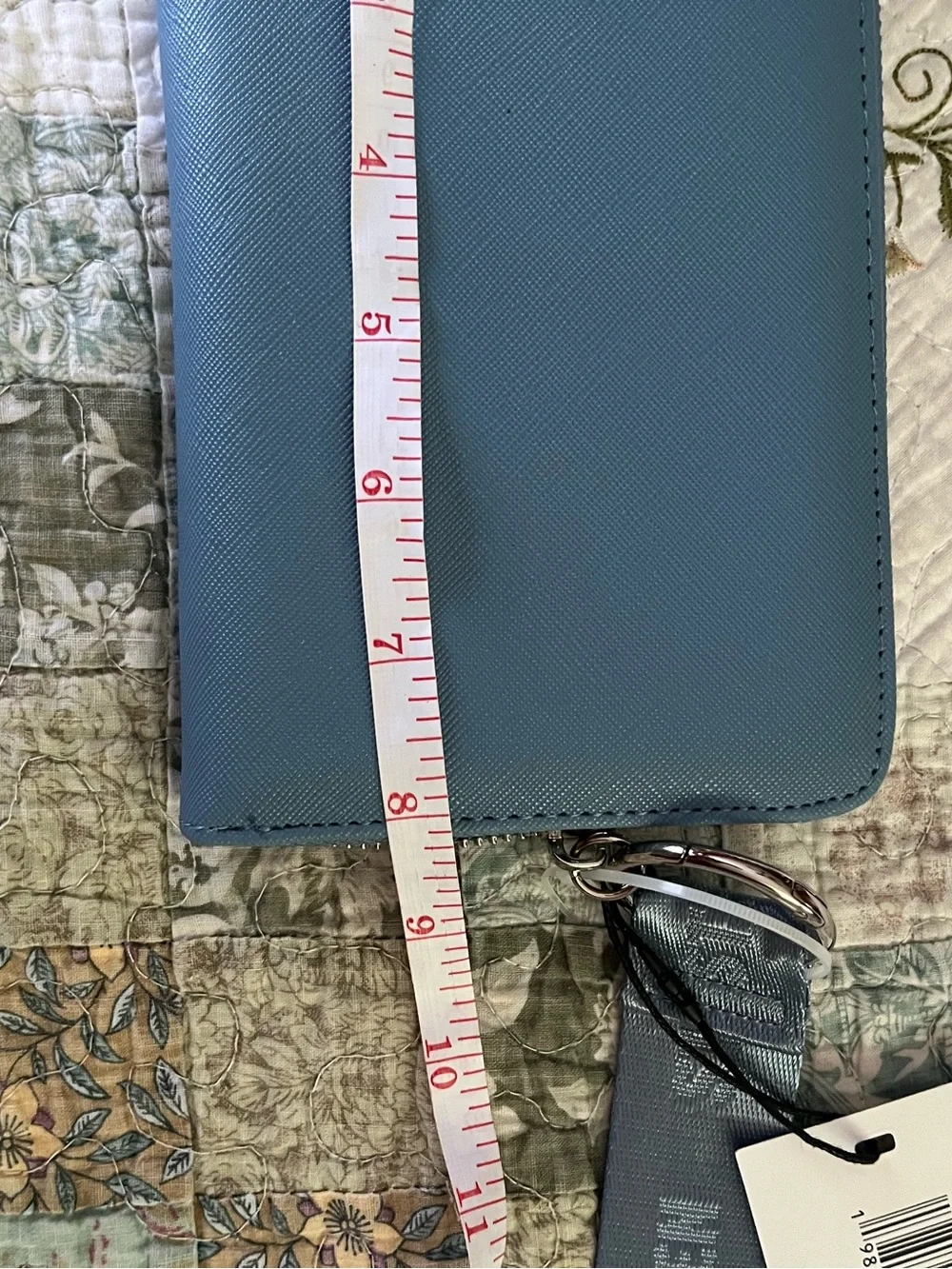 Steve Madden compact zip