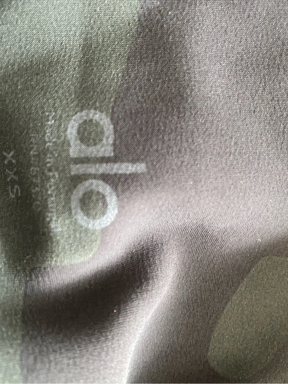 ALO Yoga sleek camo