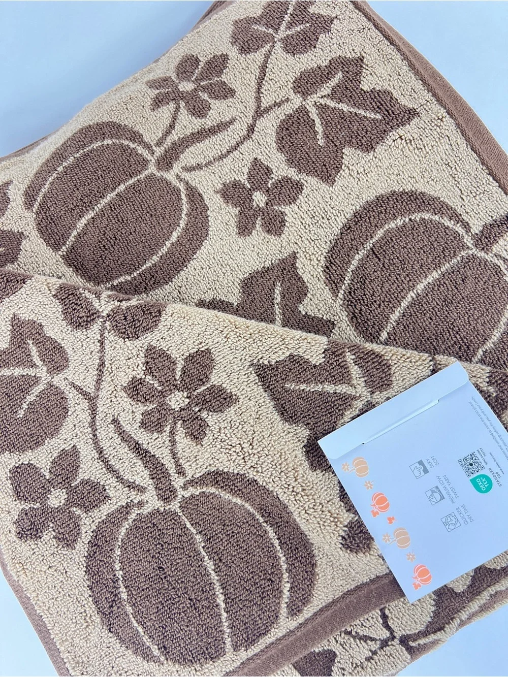 Caro Home Bath Towels Pumpkins Leaves Brown Tan Soft Cotton FALL Decor  2 Pc NEW
