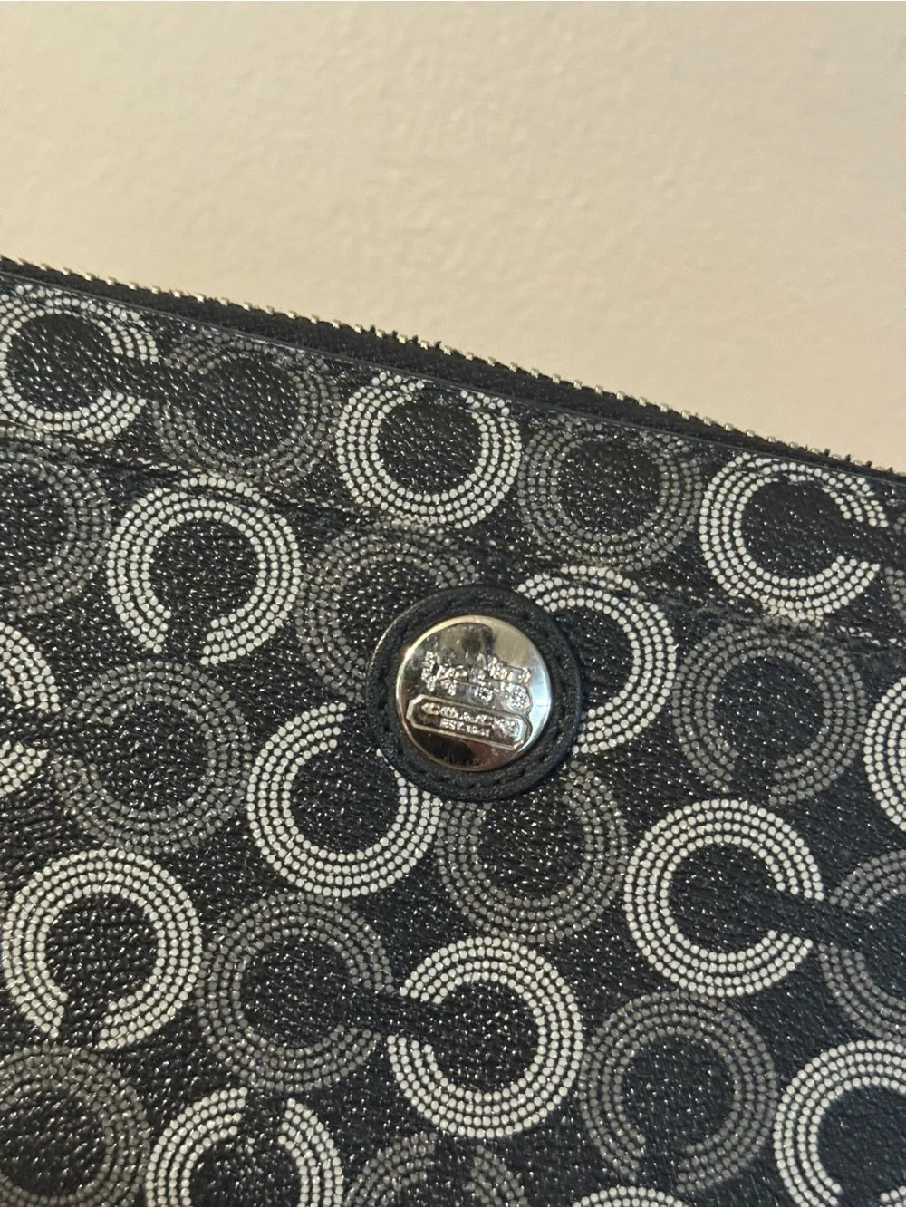 Coach everyday zipper