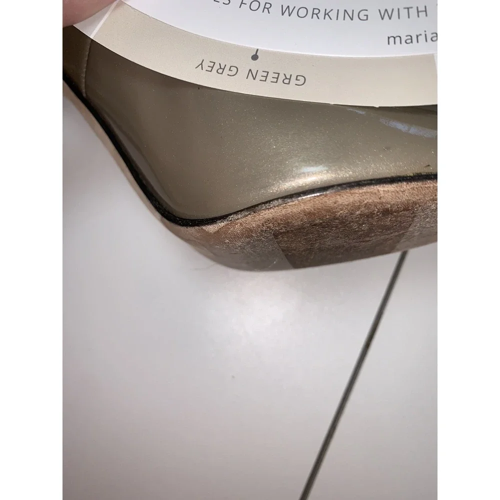Stuart Weitzman Logo Flame Pump Patent Leather Gold Toned Peep Toe 7 M Stiletto