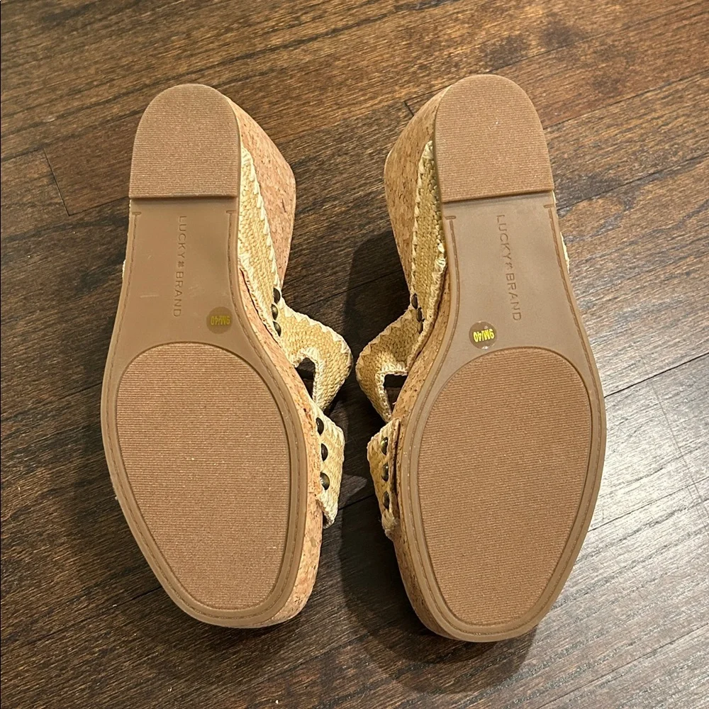 Lucky Brand Women’s Tan Wicker Wedge Sandals Size 9