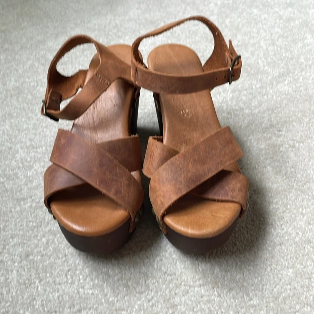 🚁 Italian made clog sandals: