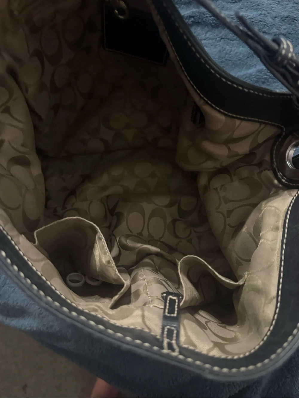 Coach secures black strap