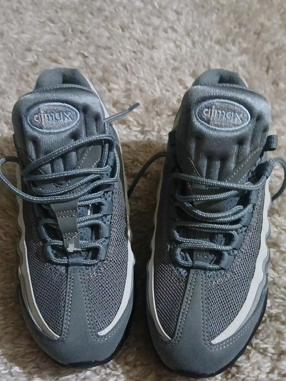 Nike womens easily
