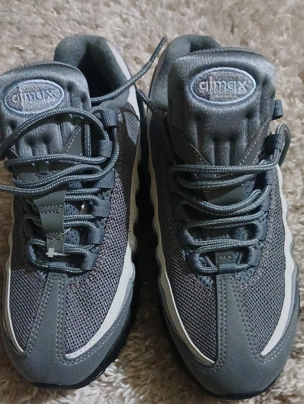 Nike grey kids up