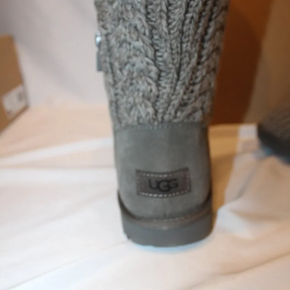 UGG welcome cooler